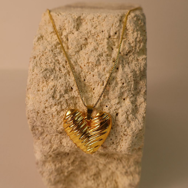 Collar Corazón Líneas