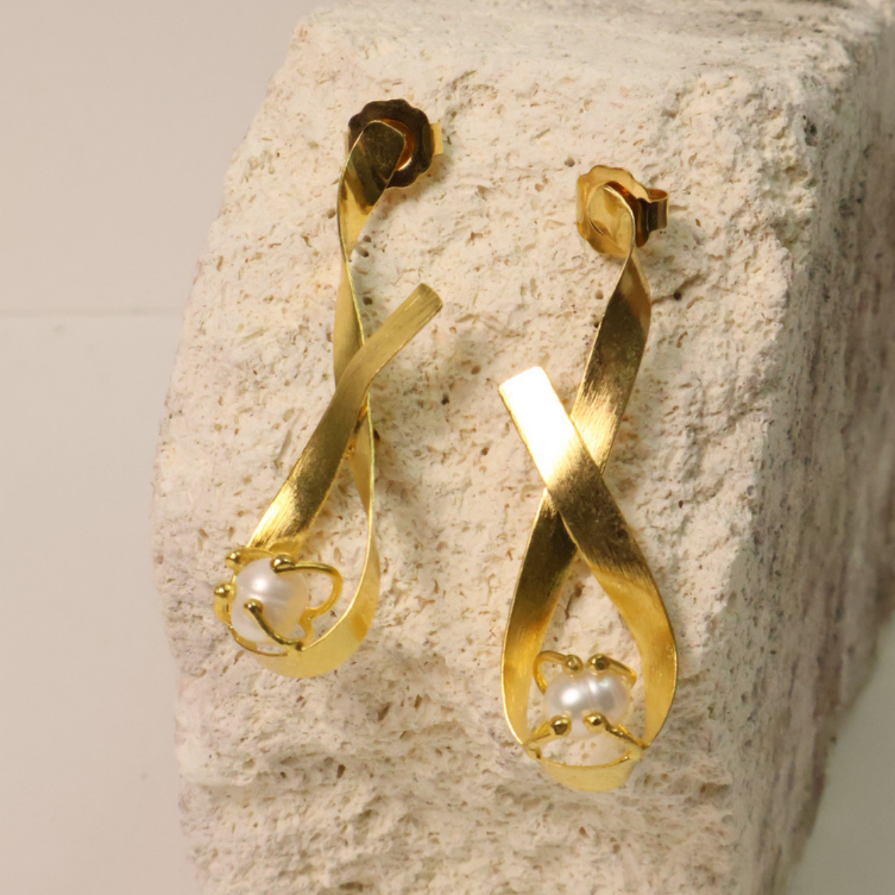 Arete Perla Enlazadas