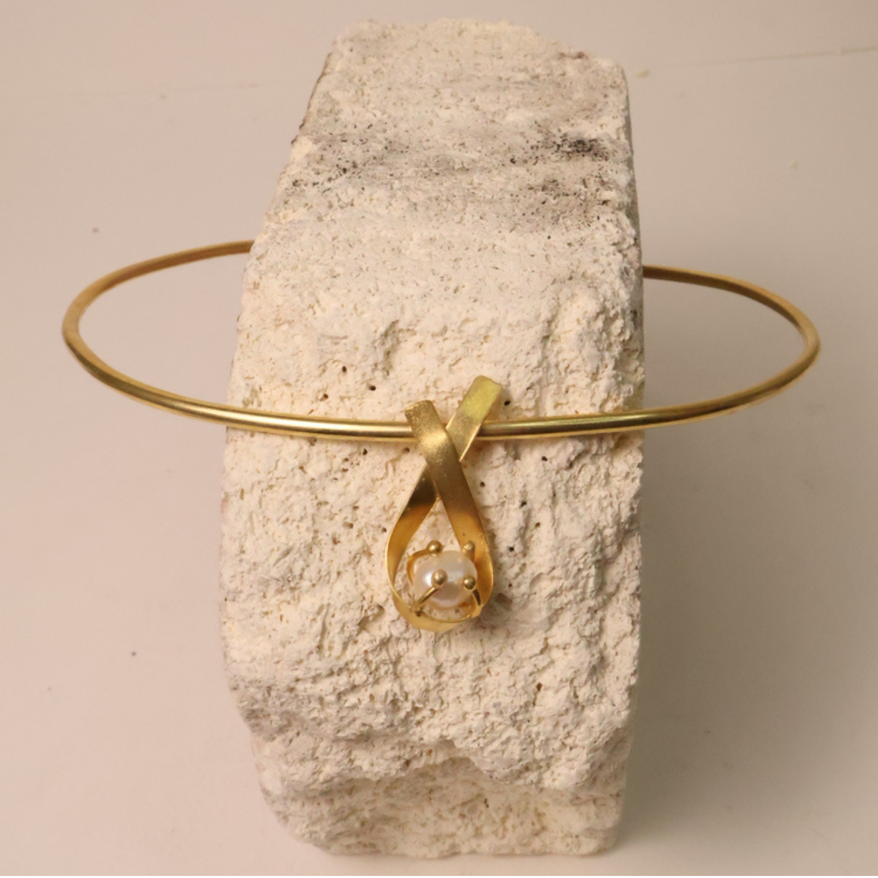 Choker Perla Enlazadas