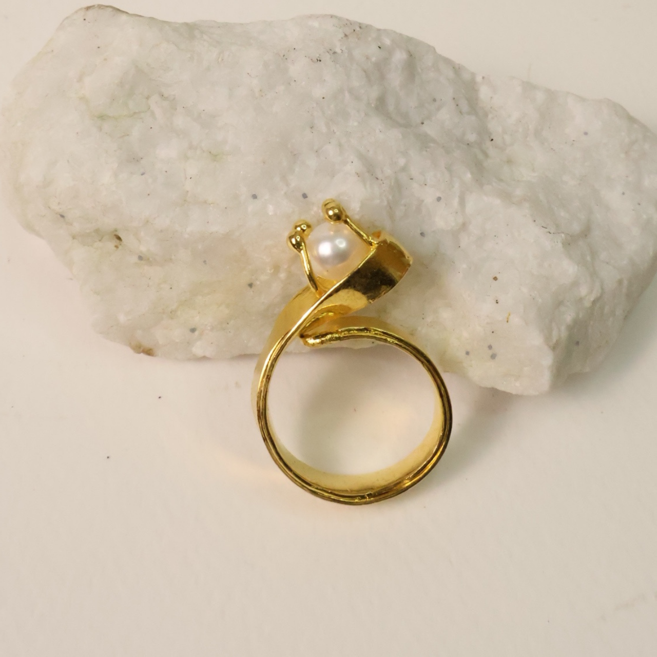 Anillo Perla Enlazadas
