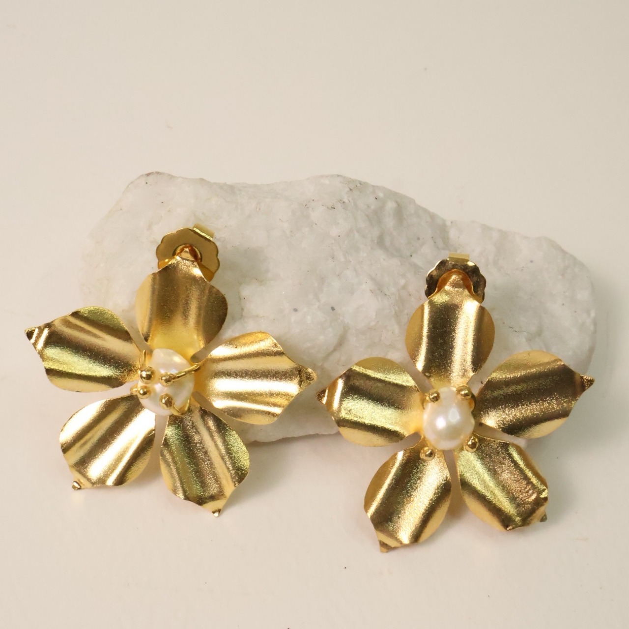 ARETES FLORECER PERLA