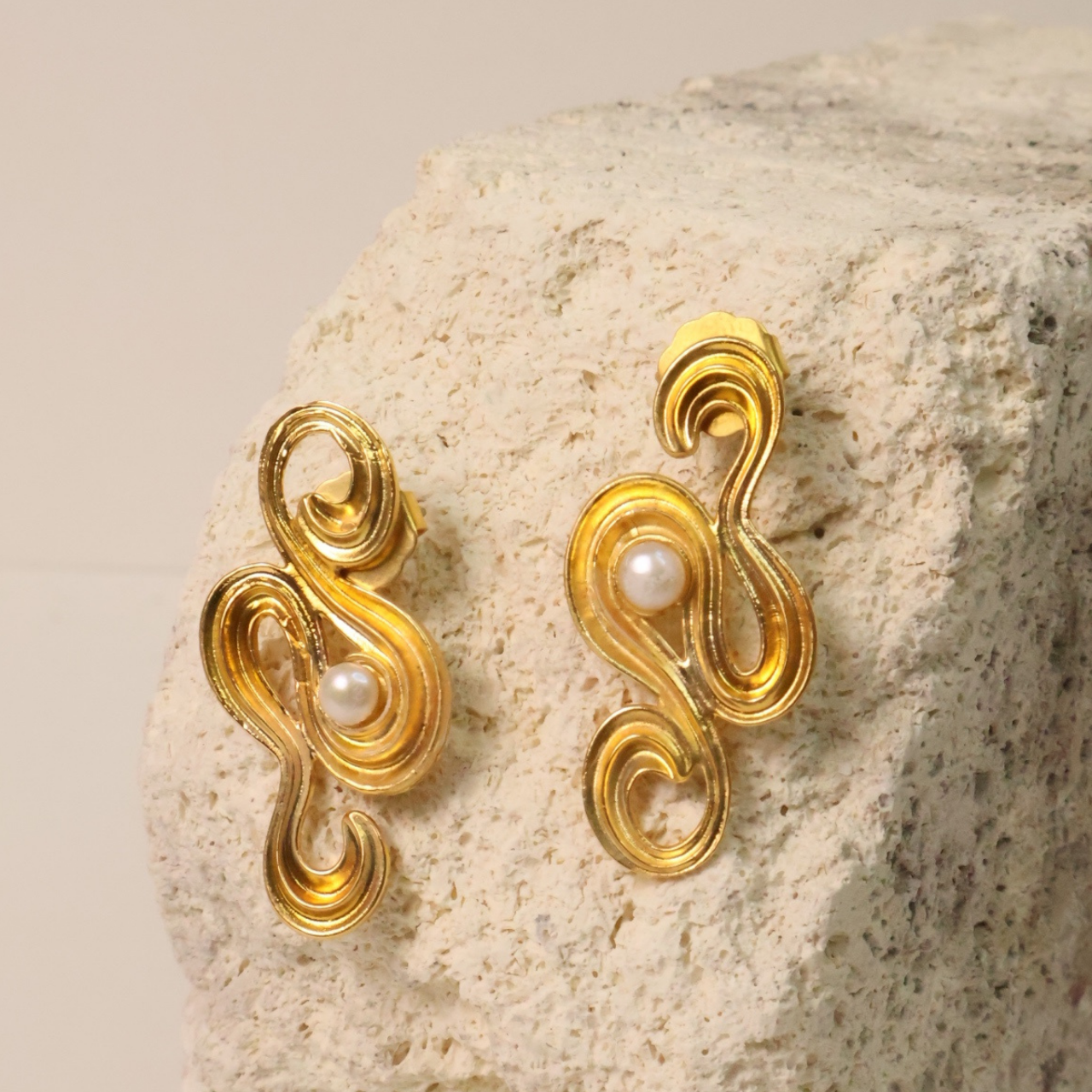 ARETES FORMA DE AMAR