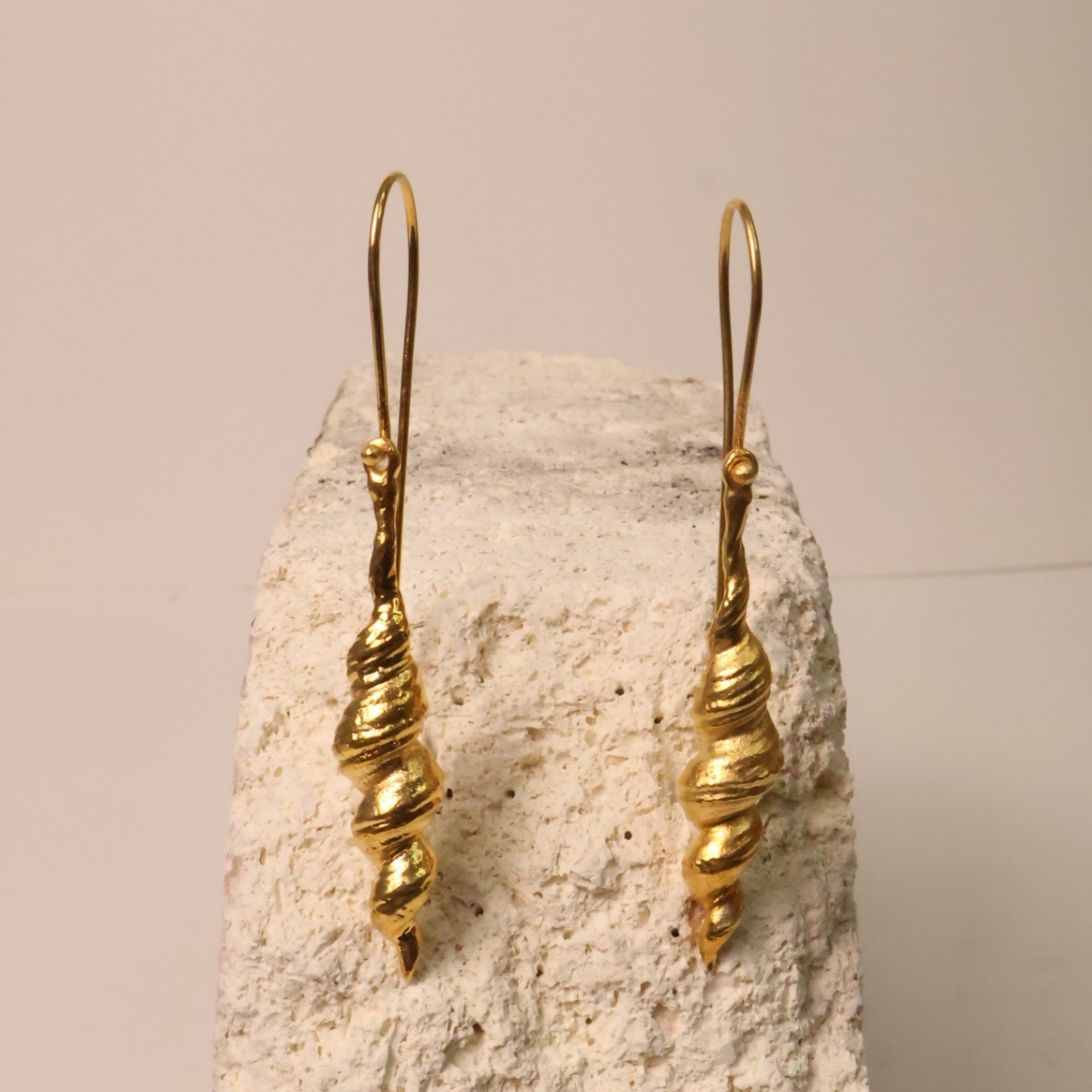 ARETES AMOR DE CONCHA