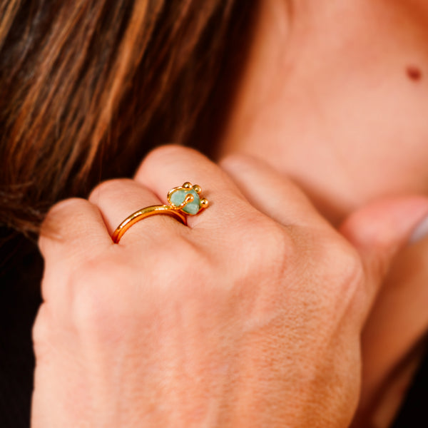 ANILLO SOLITARIO ESMERALDA ESENCIAL